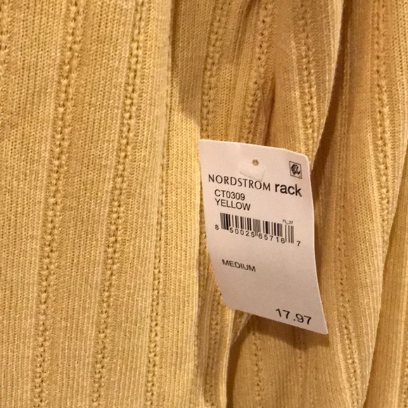 NWT!  Lightweight top - Picture 2 of 6